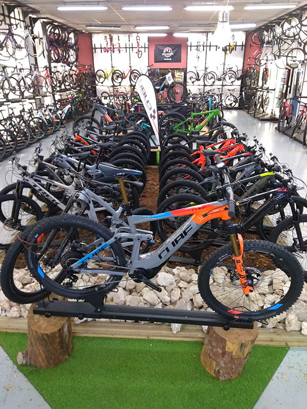 I LOVE VELO Sports N Connect